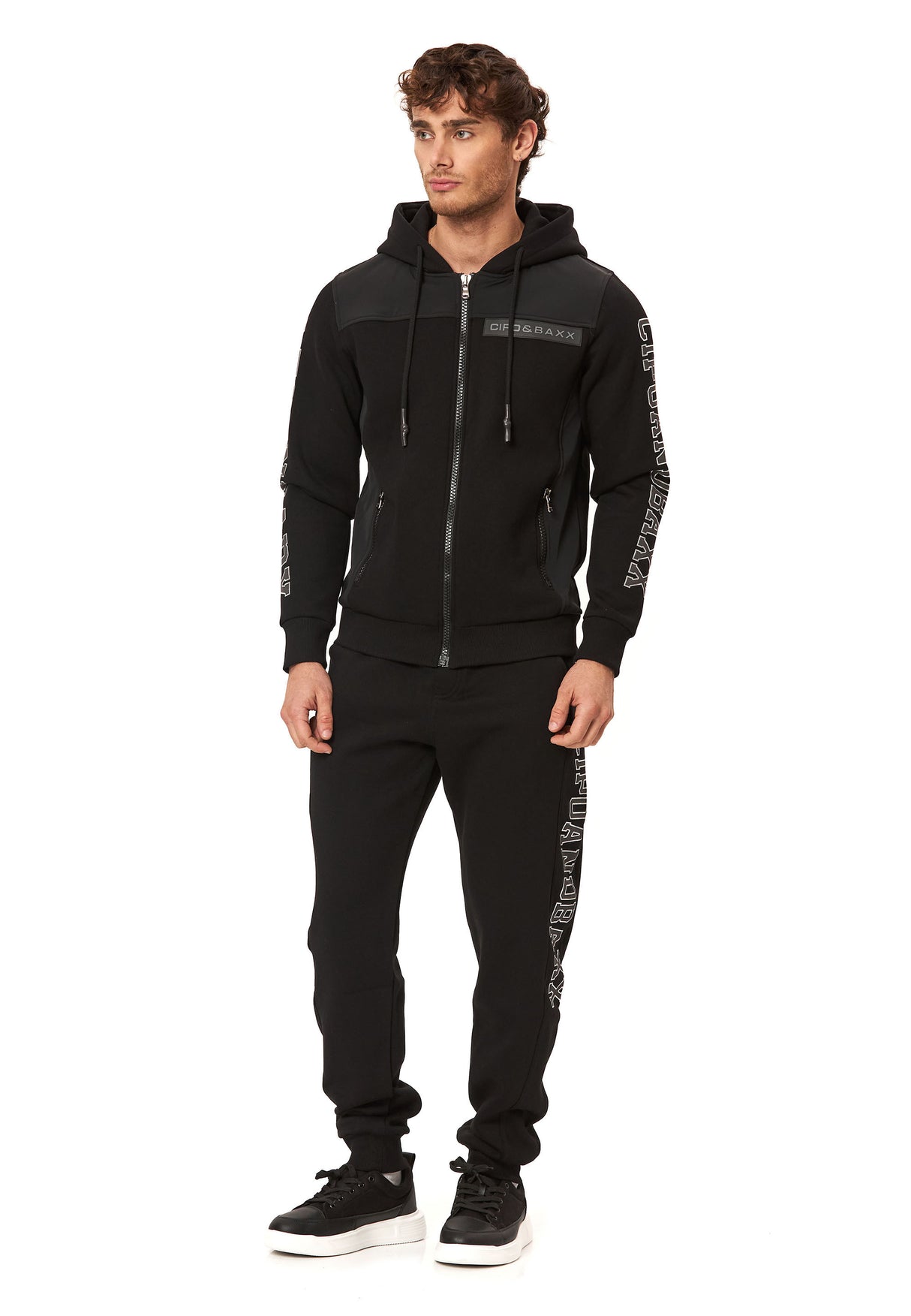 CLR164 Erkek Eşofman Takımı – Kapüşonlu ve Eşofman Altıyla Sportif Takım