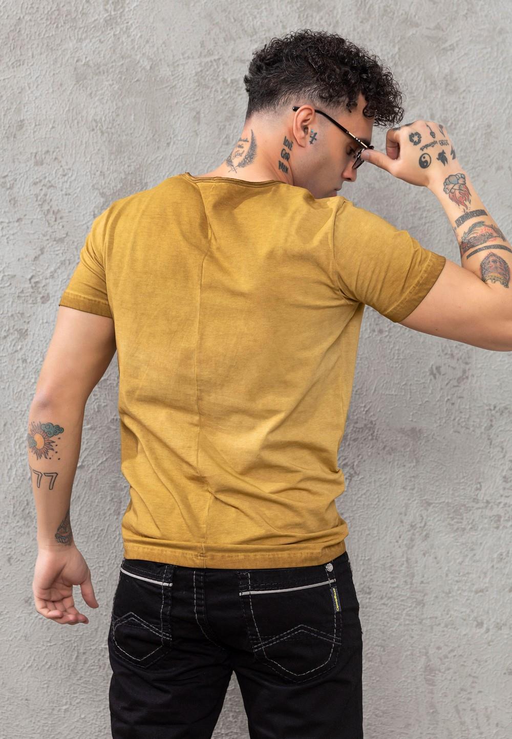 CT783 Men’s Buttoned V-Neck T-Shirt with California Print