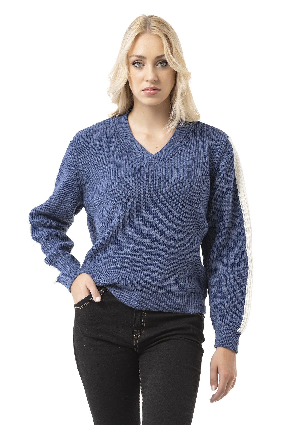 WP260 Kadın Örme Kazak – V yakalı, nervürlü yapıya ve kollarda çizgili detaylara sahip kazak | Günlük ve boş zamanlarınız için zamansız, rahat bir görünüm