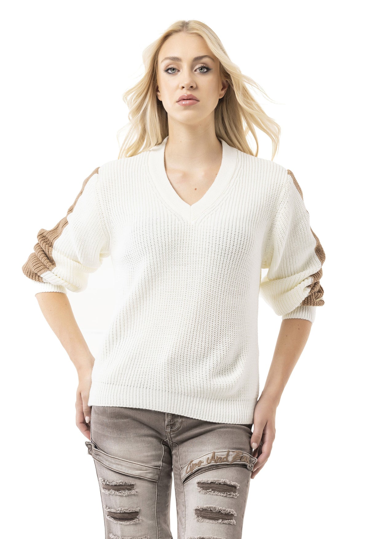 WP260 Kadın Örme Kazak – V yakalı, nervürlü yapıya ve kollarda çizgili detaylara sahip kazak | Günlük ve boş zamanlarınız için zamansız, rahat bir görünüm