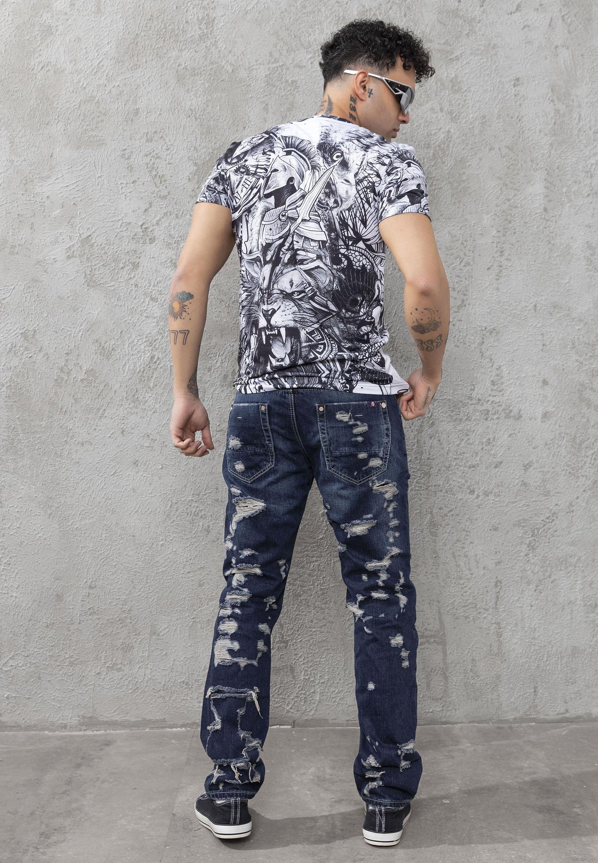 CT781 Men’s Crew Neck T-Shirt with Bold Eagle Graphic Design