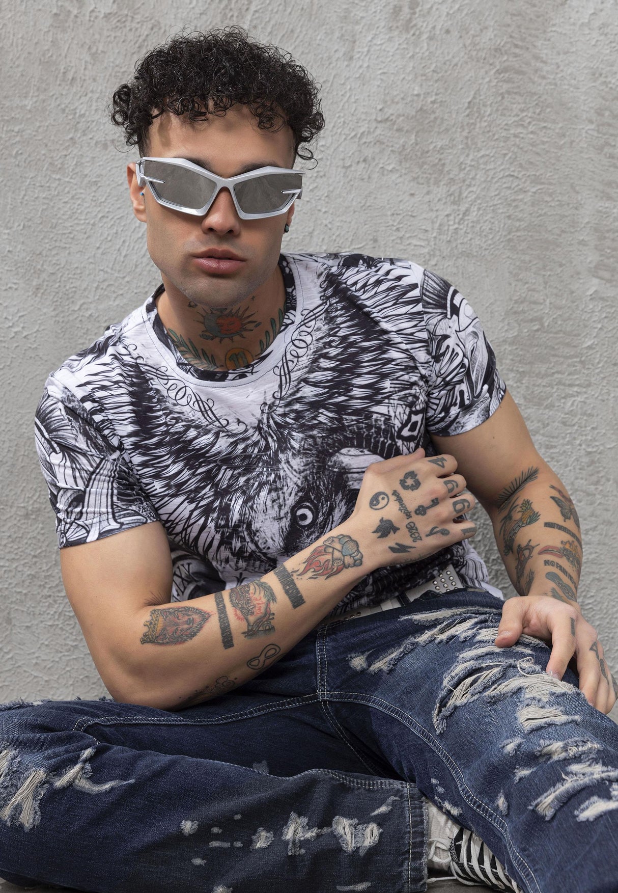 CT781 Men’s Crew Neck T-Shirt with Bold Eagle Graphic Design