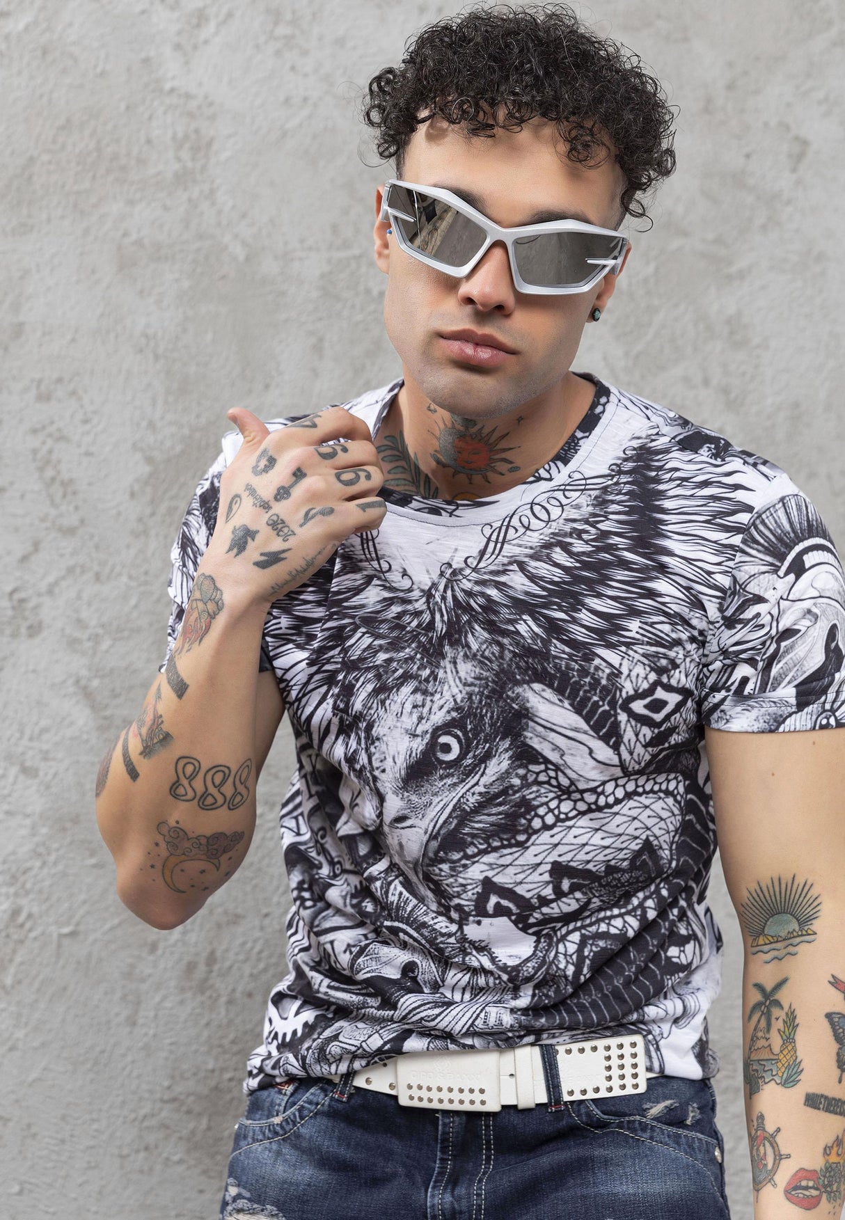 CT781 Men’s Crew Neck T-Shirt with Bold Eagle Graphic Design