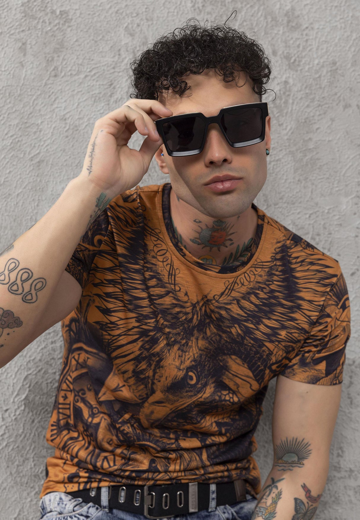 CT781 Men’s Crew Neck T-Shirt with Bold Eagle Graphic Design