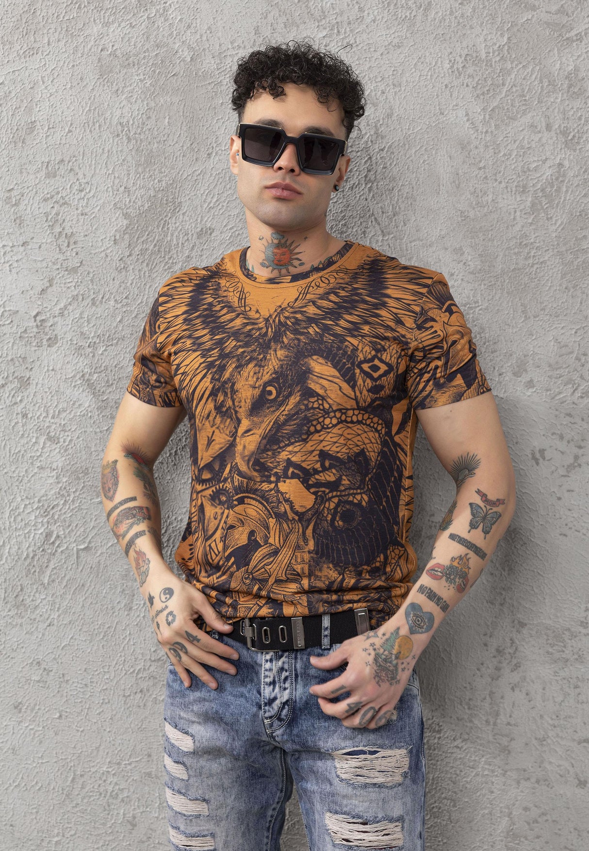 CT781 Men’s Crew Neck T-Shirt with Bold Eagle Graphic Design