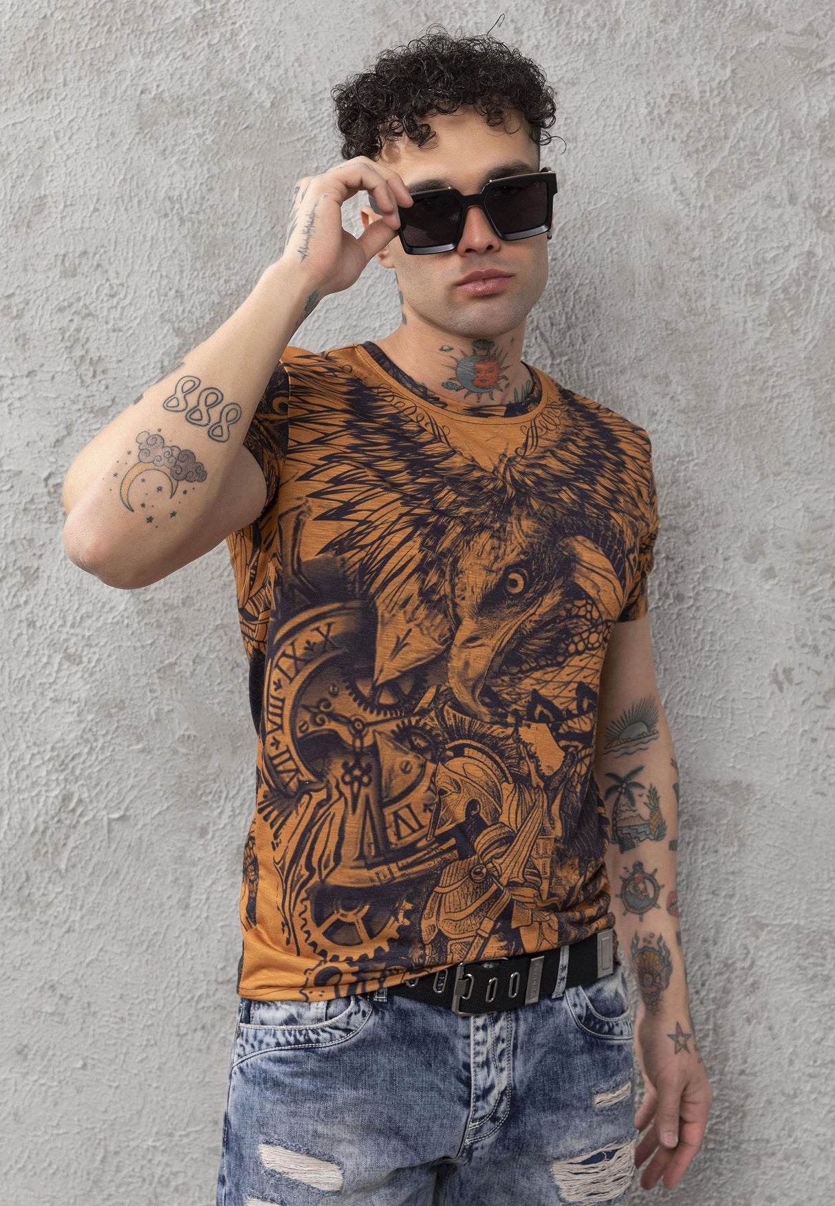 CT781 Men’s Crew Neck T-Shirt with Bold Eagle Graphic Design