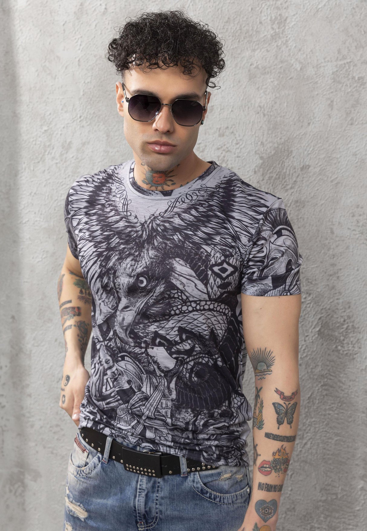 CT781 Men’s Crew Neck T-Shirt with Bold Eagle Graphic Design