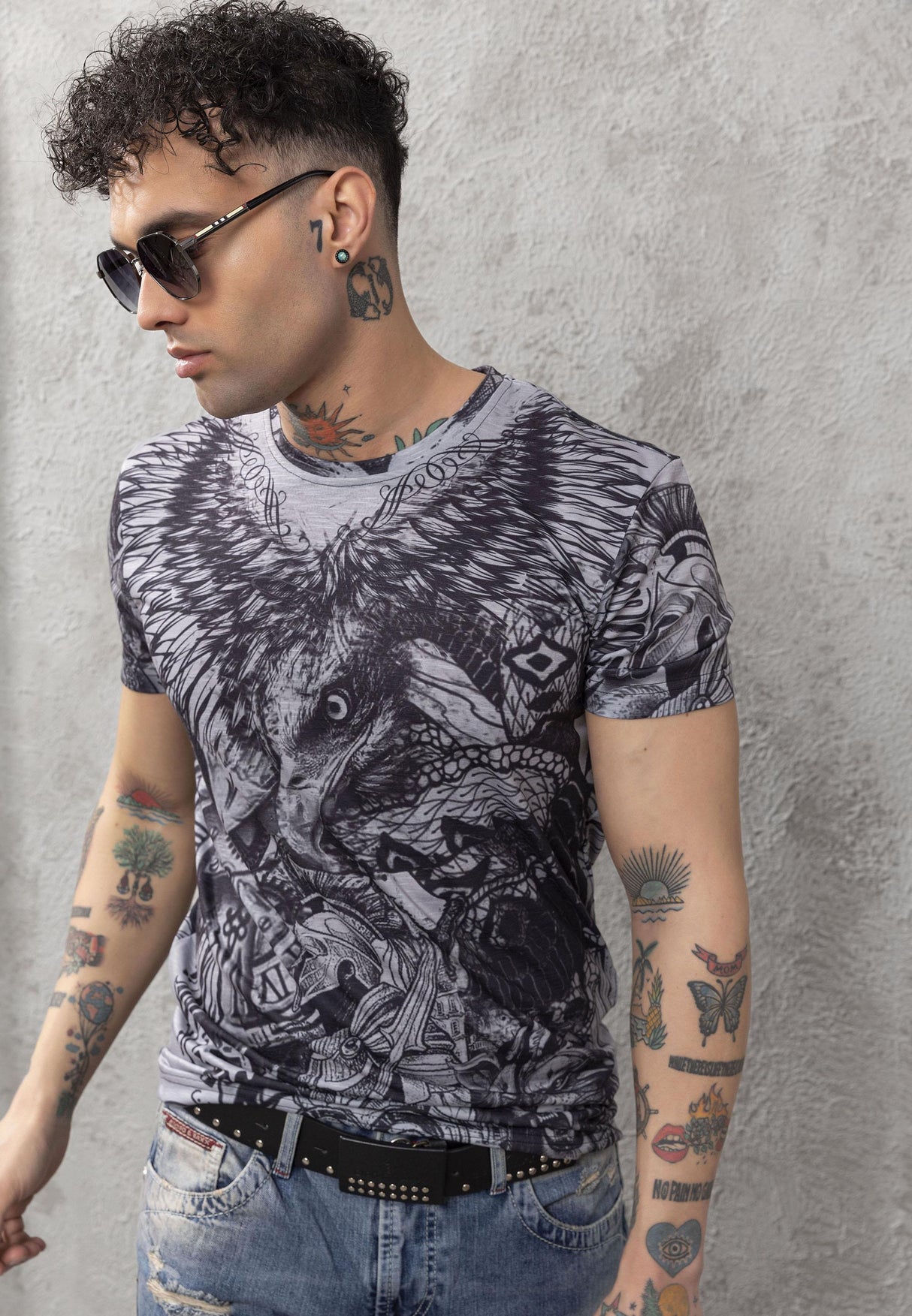 CT781 Men’s Crew Neck T-Shirt with Bold Eagle Graphic Design
