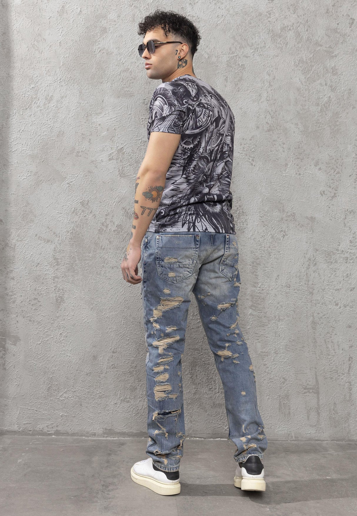 CT781 Men’s Crew Neck T-Shirt with Bold Eagle Graphic Design