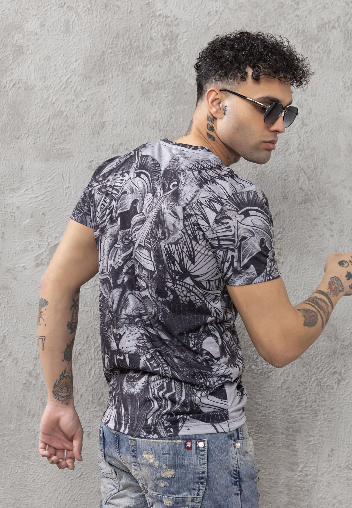 CT781 Men’s Crew Neck T-Shirt with Bold Eagle Graphic Design