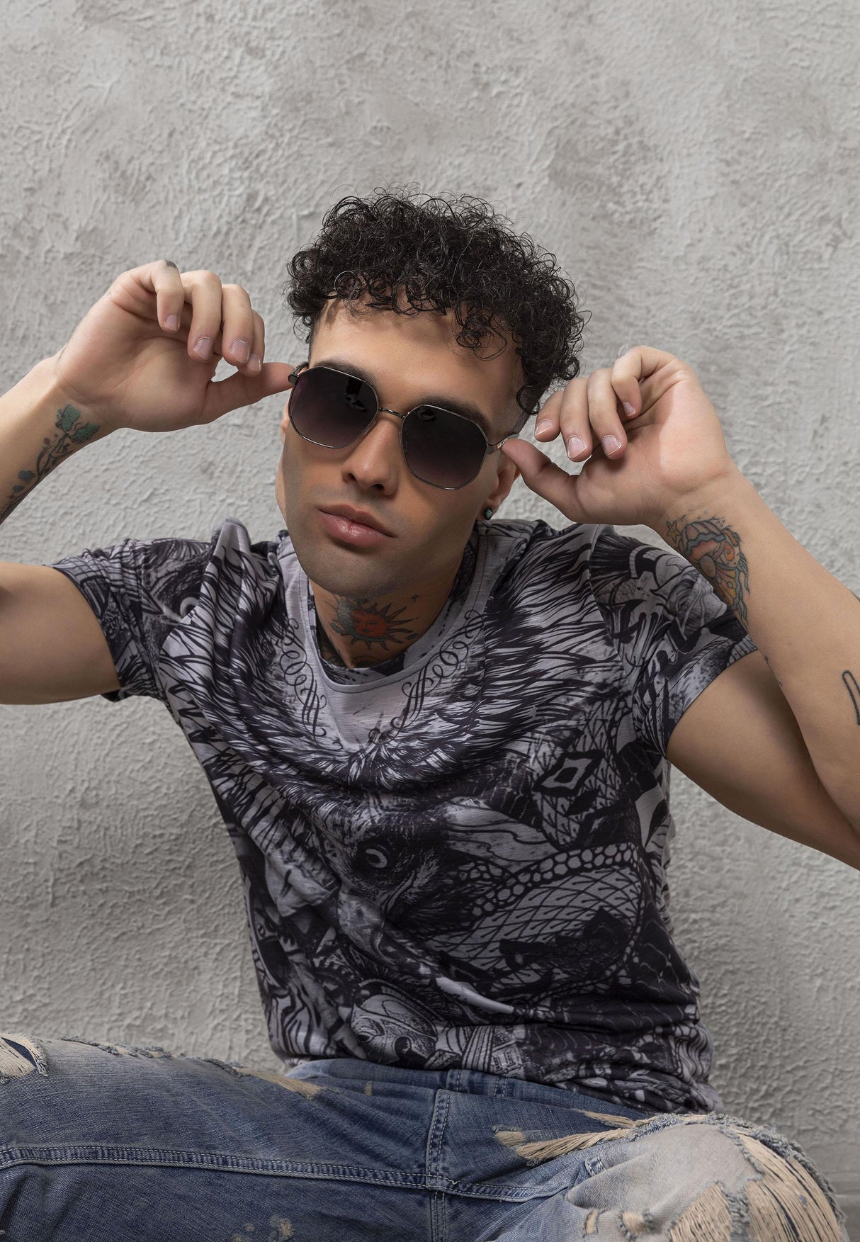 CT781 Men’s Crew Neck T-Shirt with Bold Eagle Graphic Design