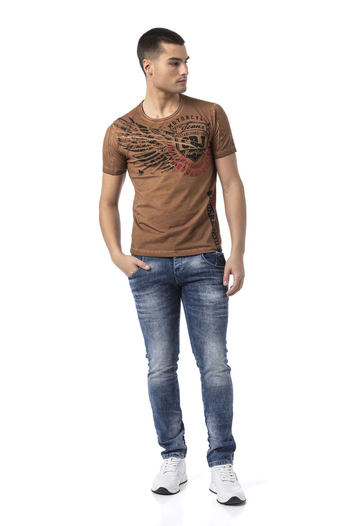 CT809 Erkek T-Shirt – Dikkat Çekici Ön Baskı & Modern Streetwear Tarzı