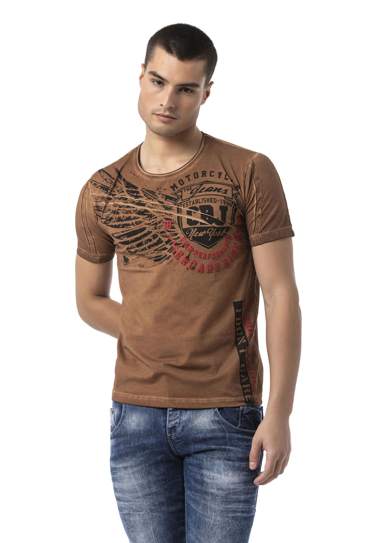 CT809 Erkek T-Shirt – Dikkat Çekici Ön Baskı & Modern Streetwear Tarzı