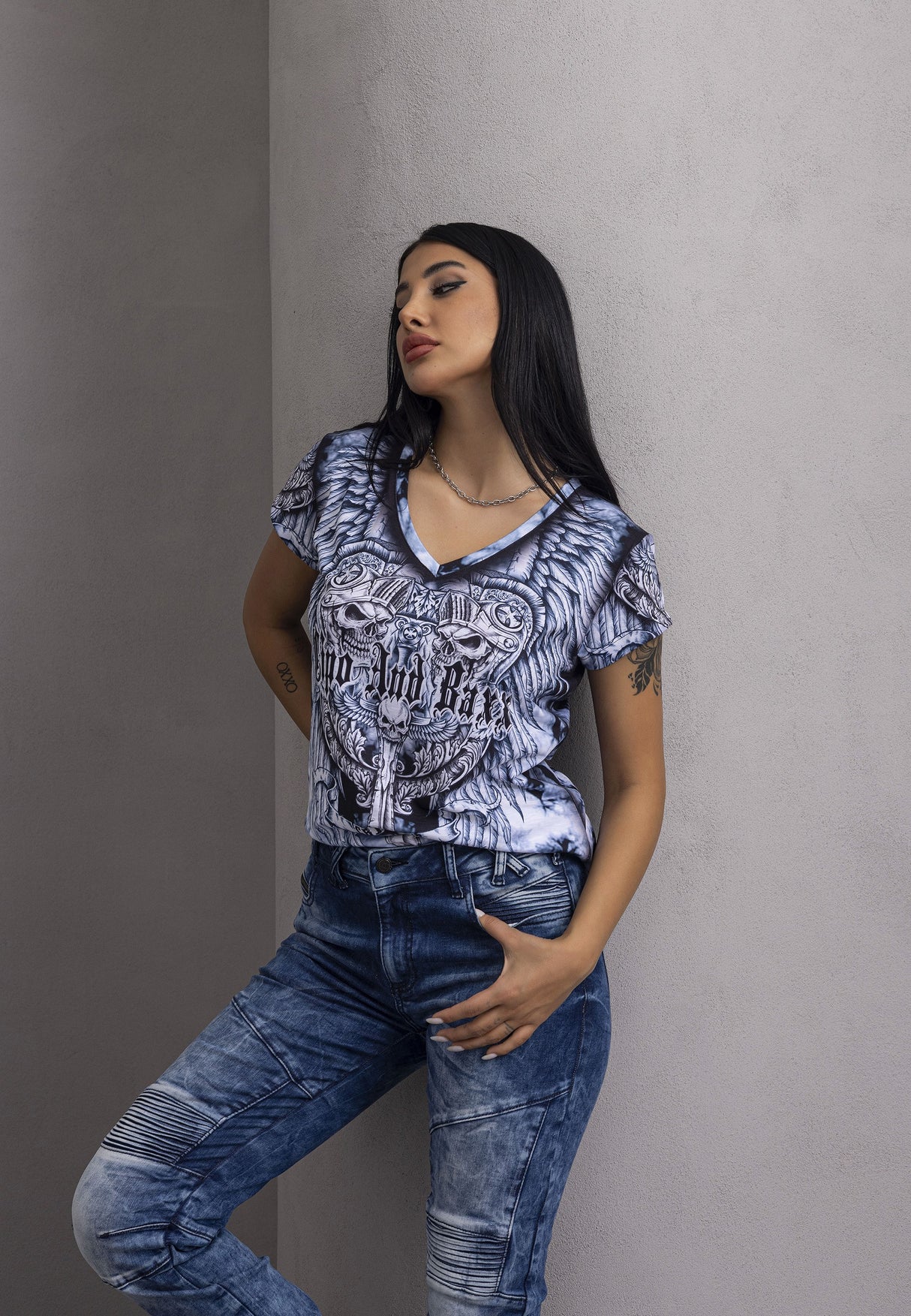 WT384 – Women’s Bold Pattern Street Chic Tee