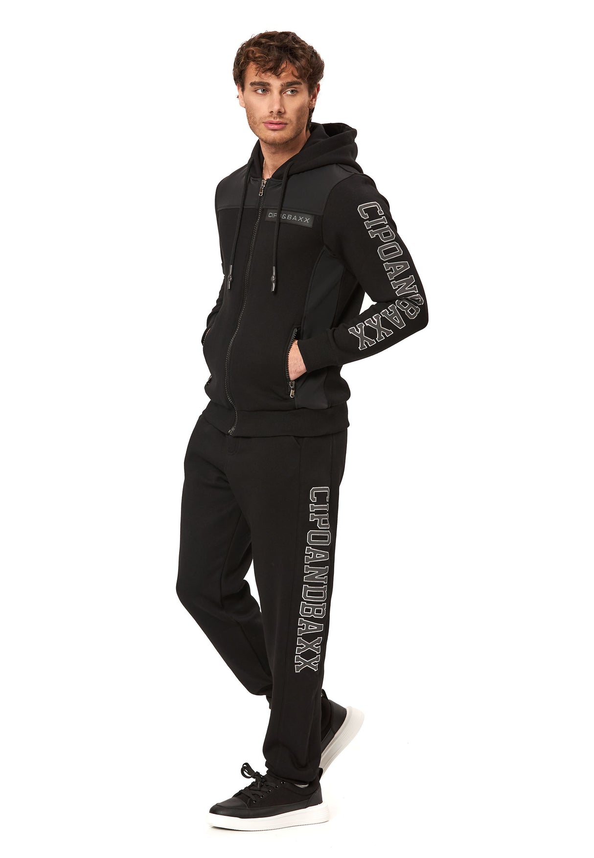 CLR164 Erkek Eşofman Takımı – Kapüşonlu ve Eşofman Altıyla Sportif Takım