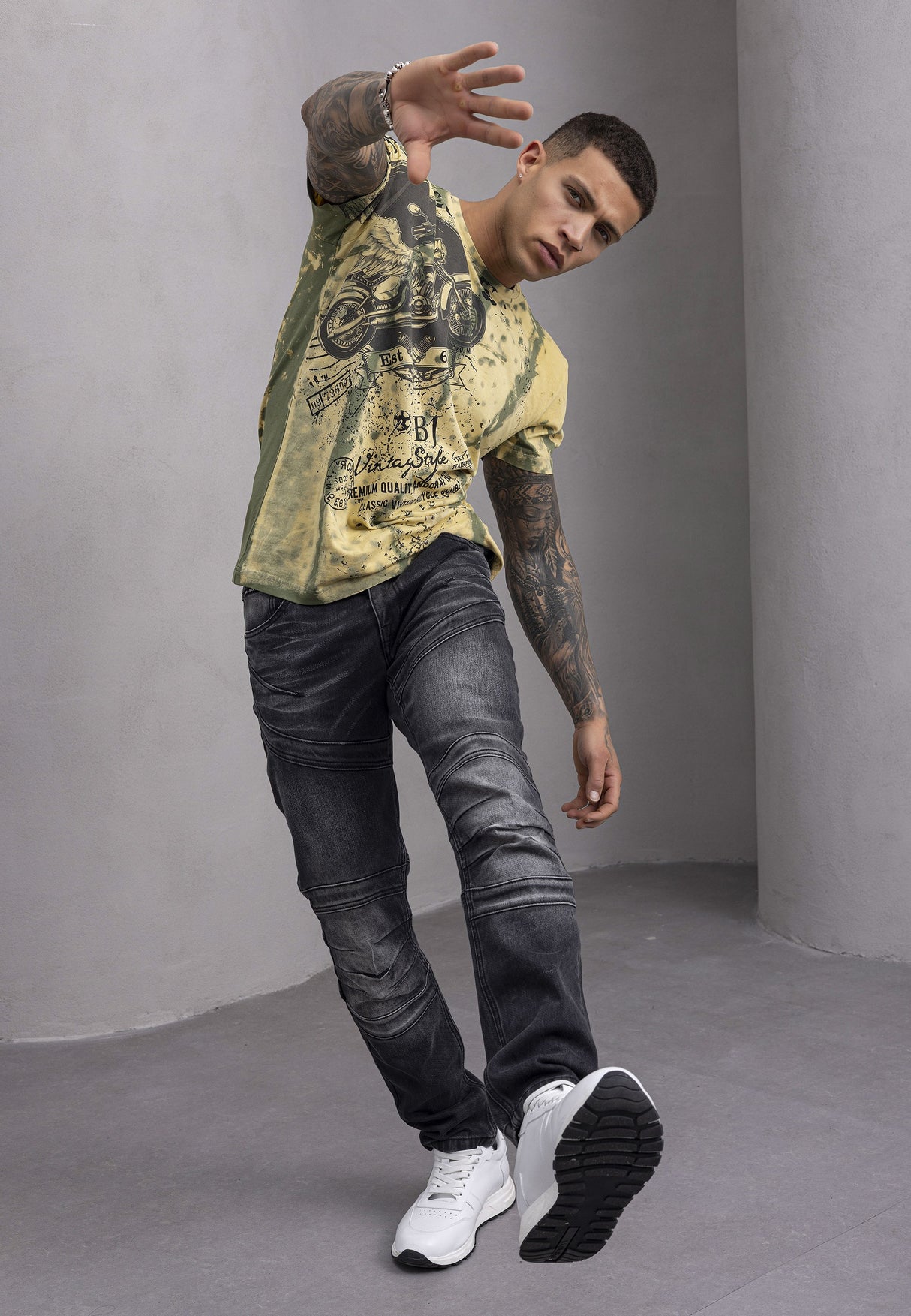 CT797 – Men’s Dynamic Print Street Fit T-Shirt