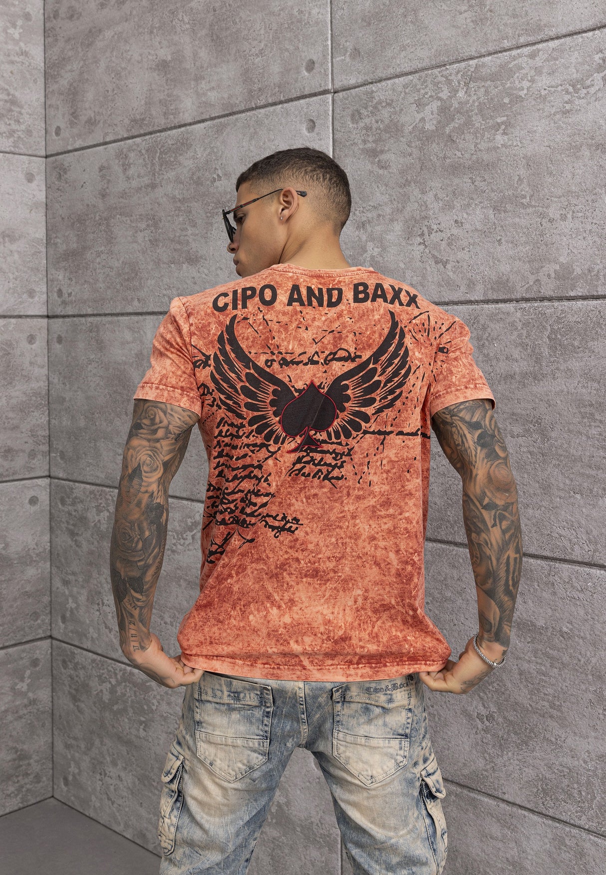 CT800 – Men’s Bold Graphic Power Fit T-Shirt
