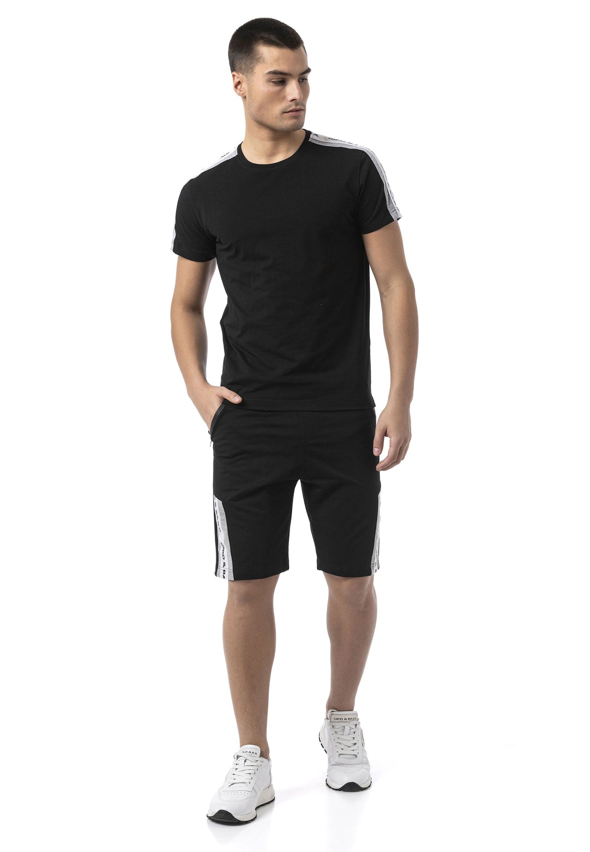Erkek Regular Fit Şerit Detaylı Bisiklet Yaka Kısa Kollu Günlük Tişört CT815