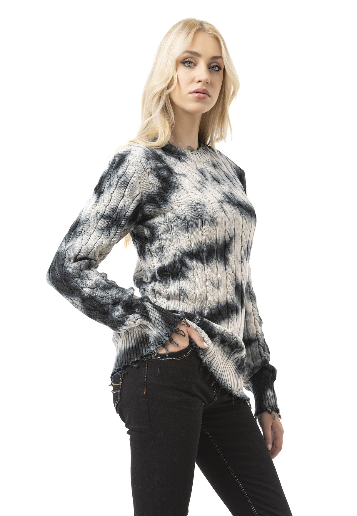 WP268 Kadın Örgü Kazak – Tie-Dye Desenli ve Kabartmalı Yapılı Kazak | Günlük ve Sokak Giyimine Uygun Modern ve Rahat Bir Görünüm